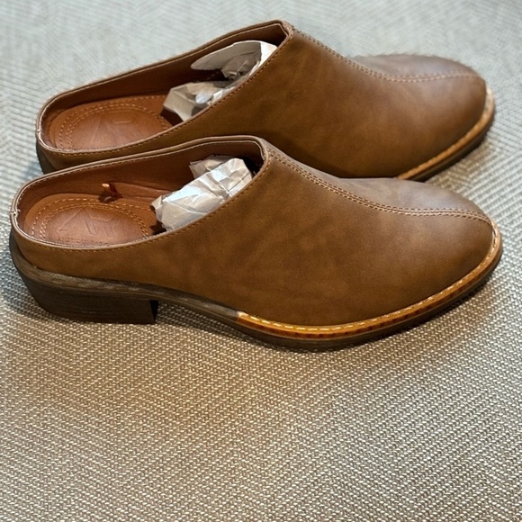 American Rag Mule Clogs Segovia saddle Tan never worn size 8 - Picture 2 of 10